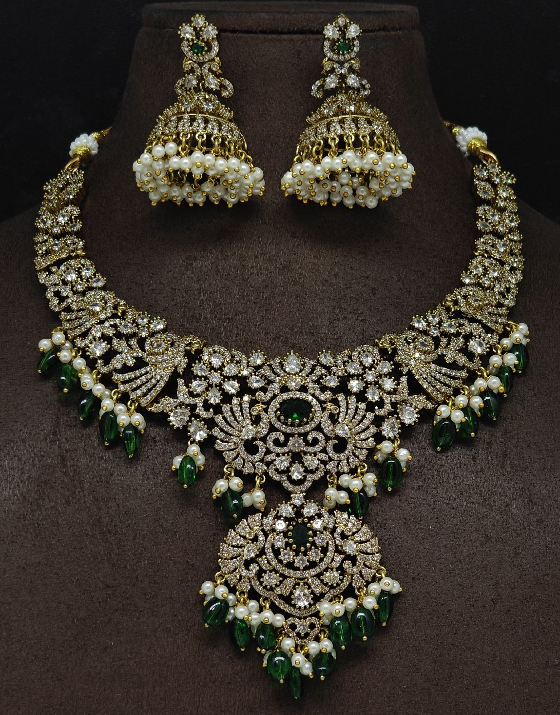 Victoria necklace set