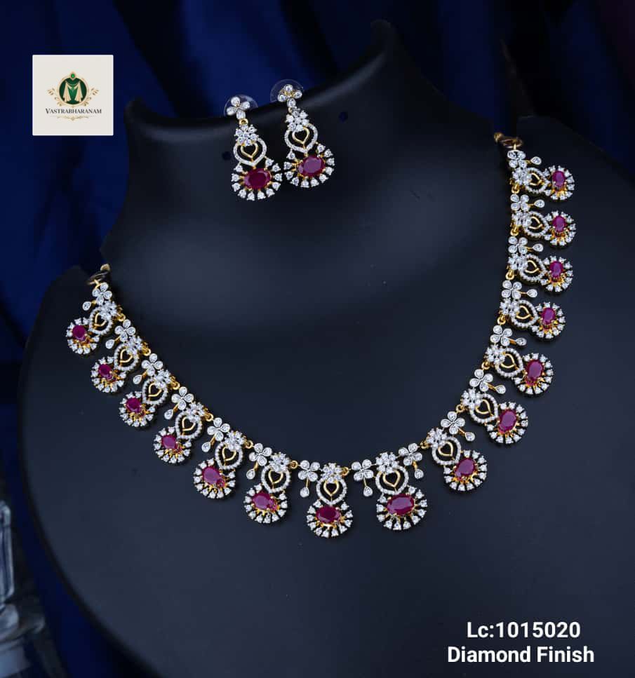 Minimal Diamond Necklace