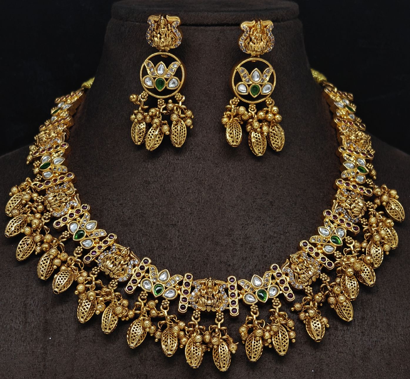 Heavy nakshi short necklace