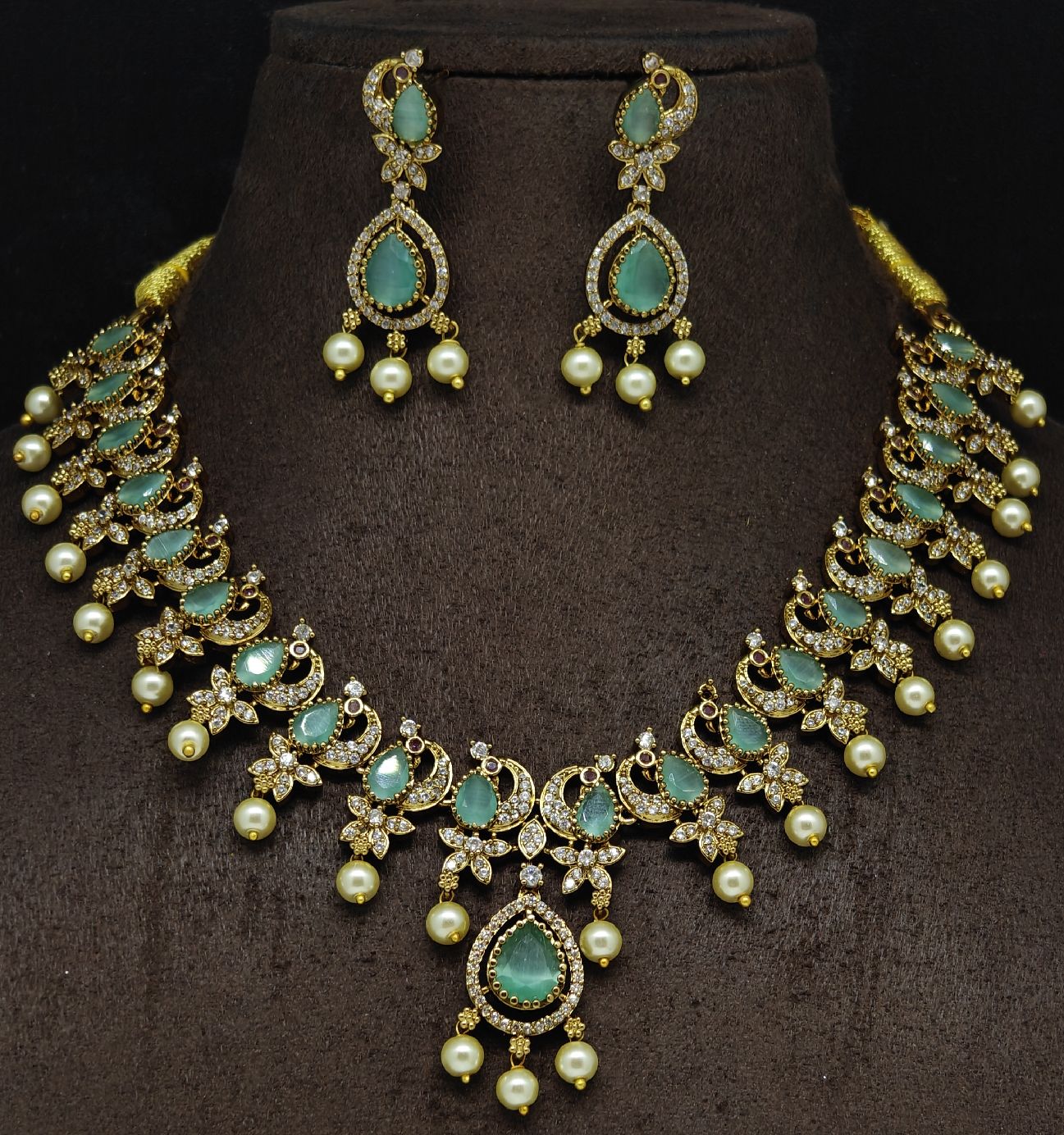 Peacock short necklace