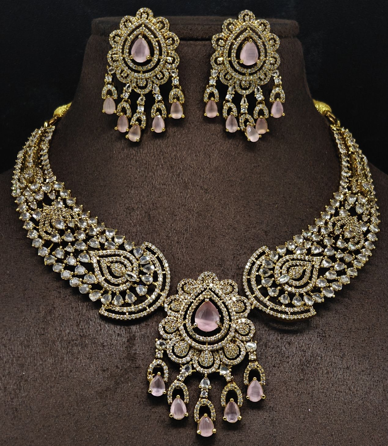 Victoria kanti necklace