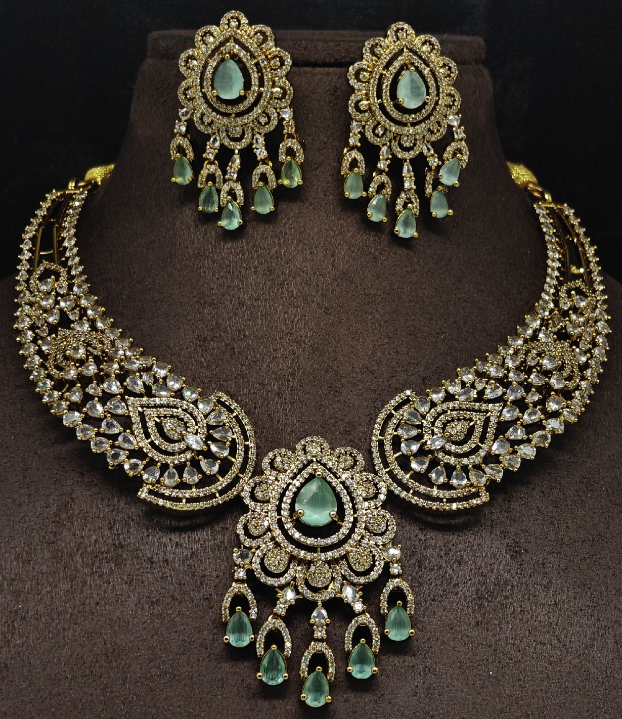 Victoria kanti necklace
