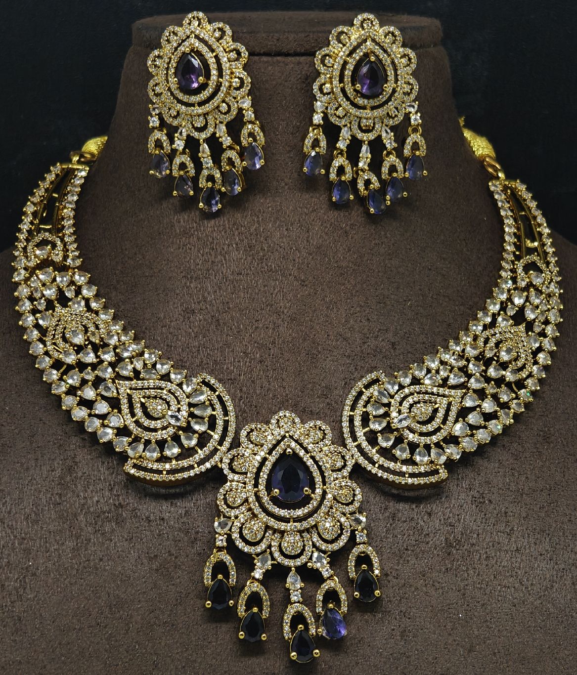 Victoria kanti necklace