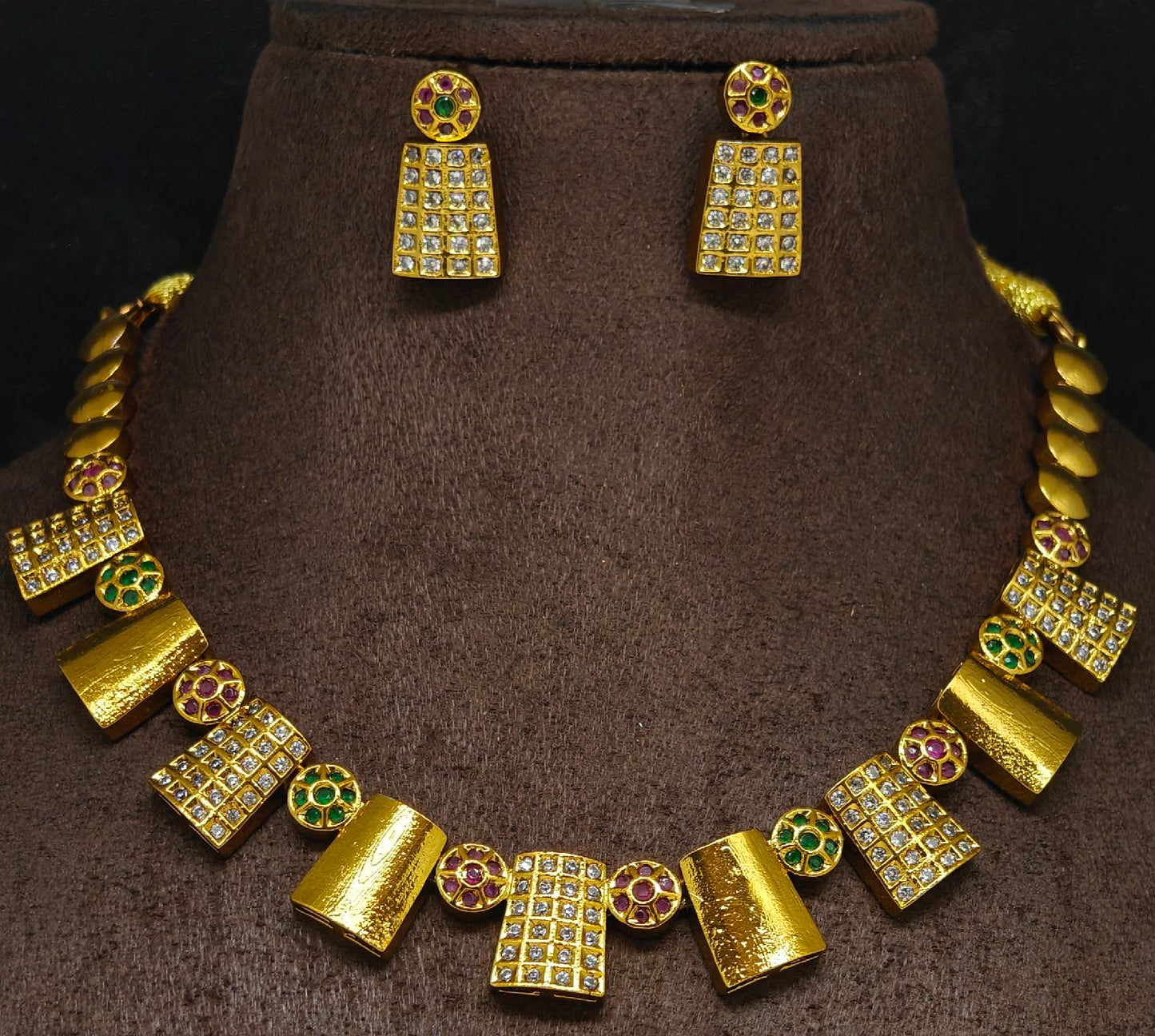 contemporary short neck piece
