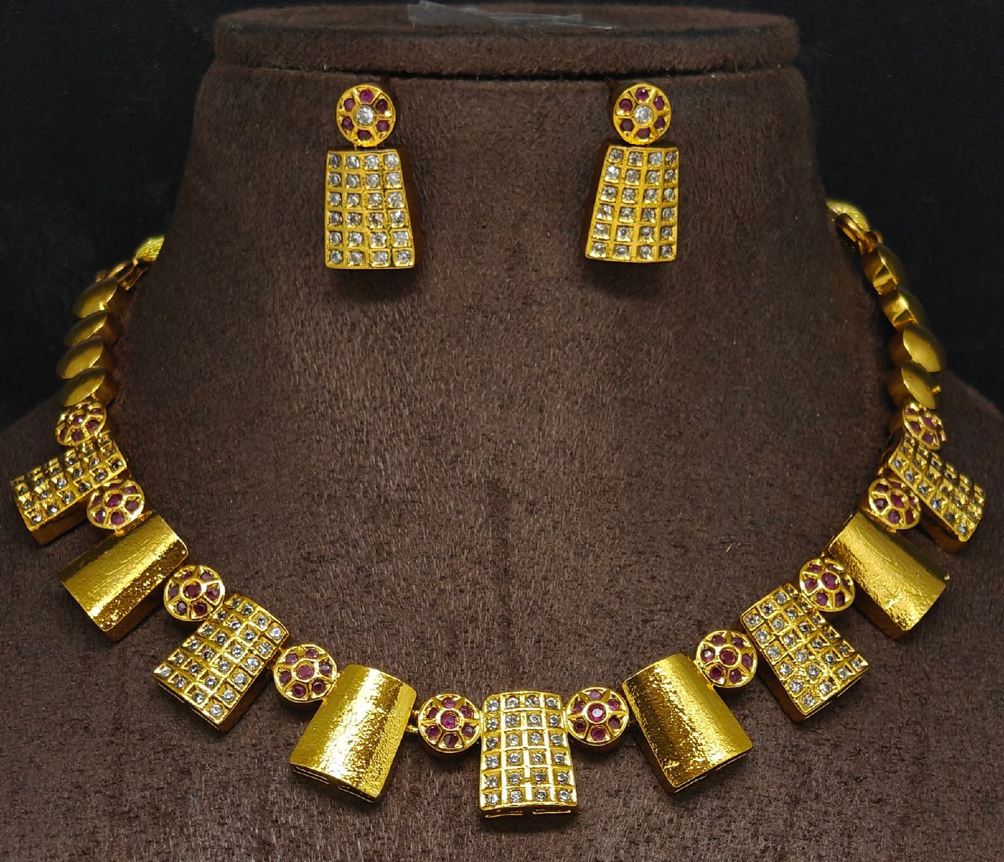 contemporary short neck piece
