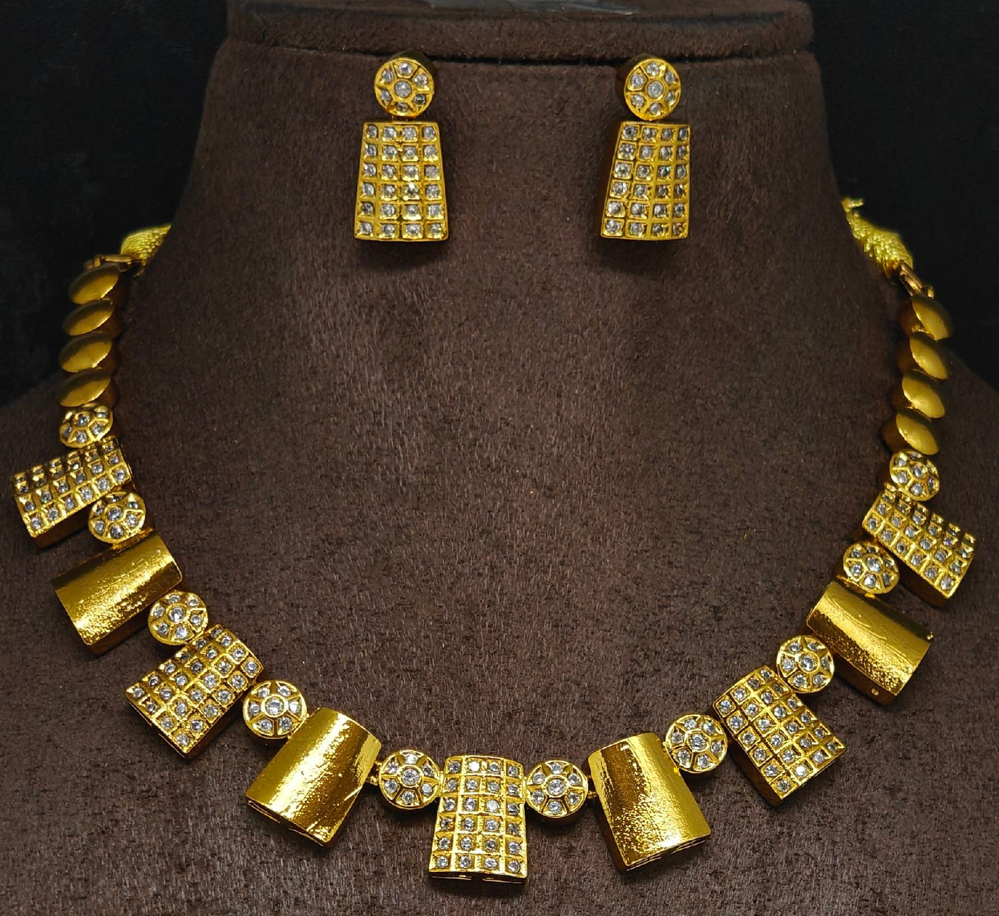 contemporary short neck piece