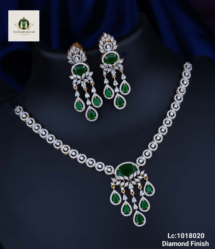 Short Droplet Diamond Necklace