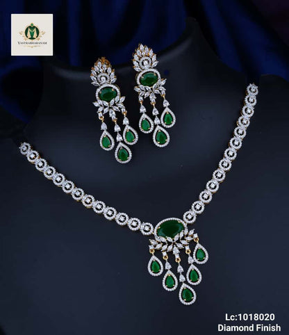 Short Droplet Diamond Necklace