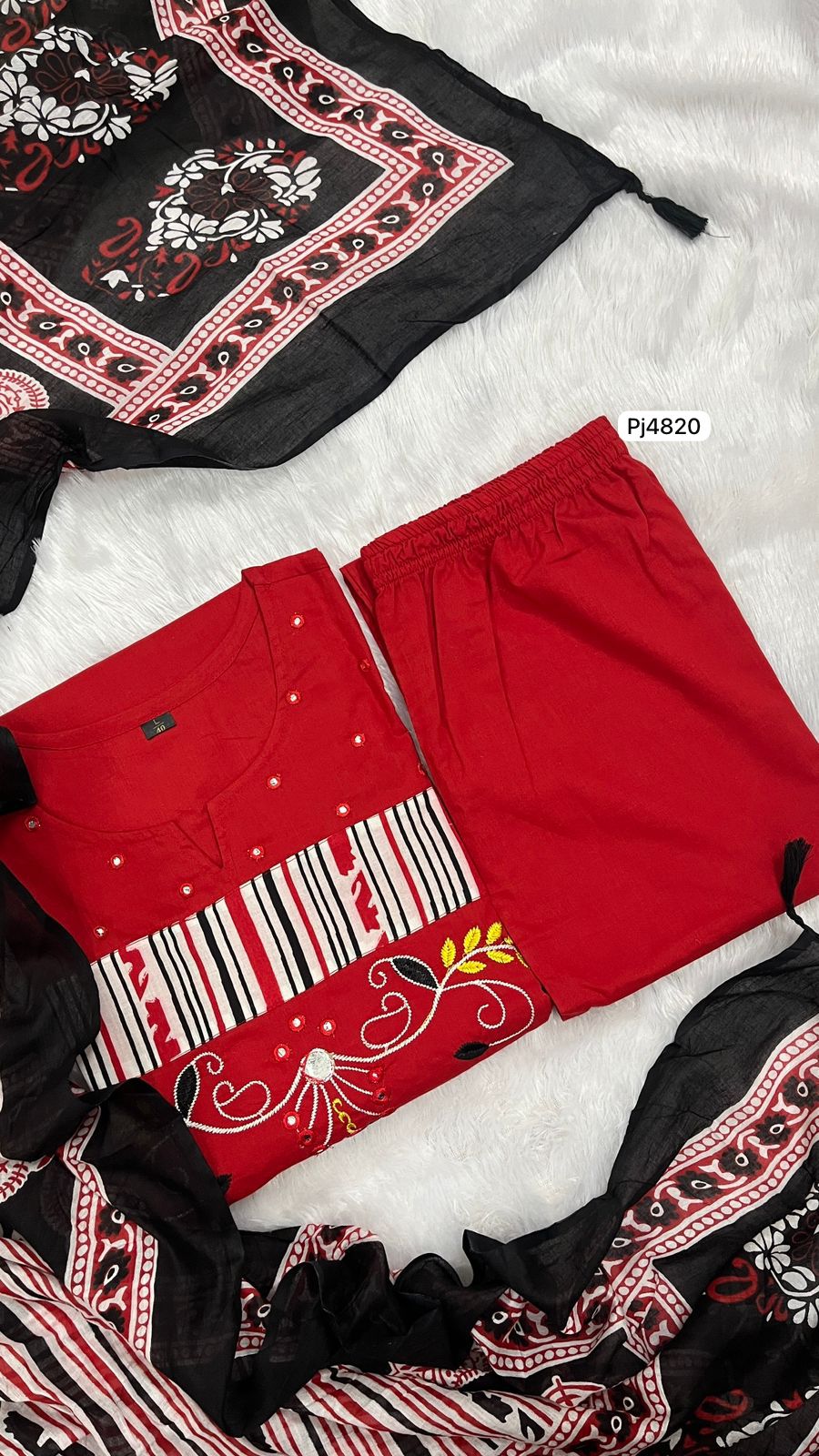 Pure Cotton Embroidered Kurthiset