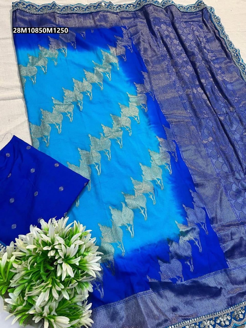 jari weaving pallu saree