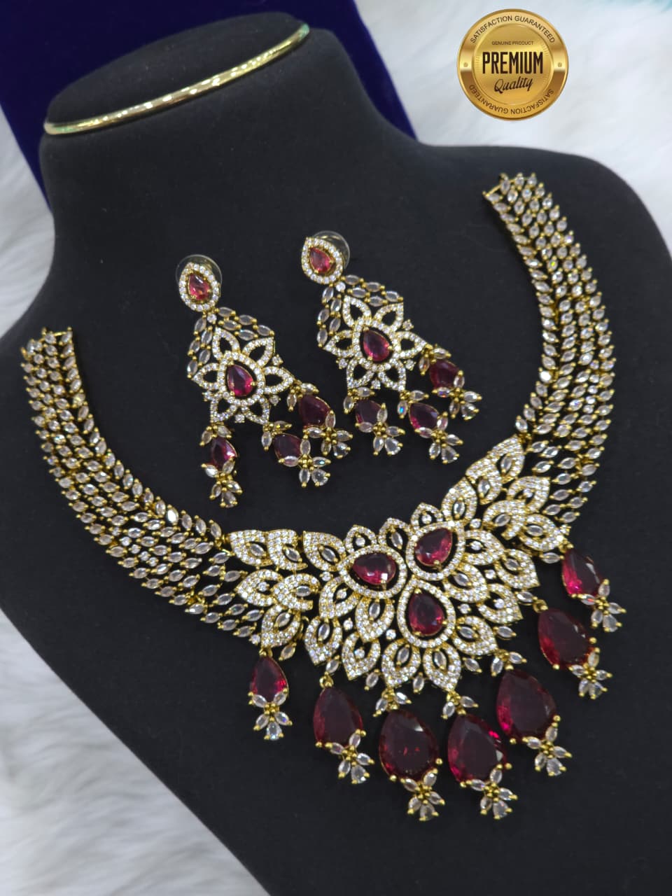 MATT FINISH CZ STONES LEAF NECKLACE