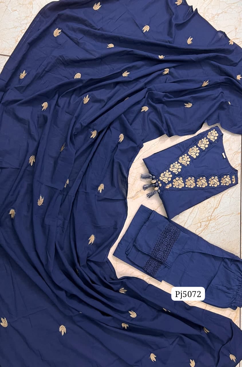 Newstraight kurta set with embroidered pattern