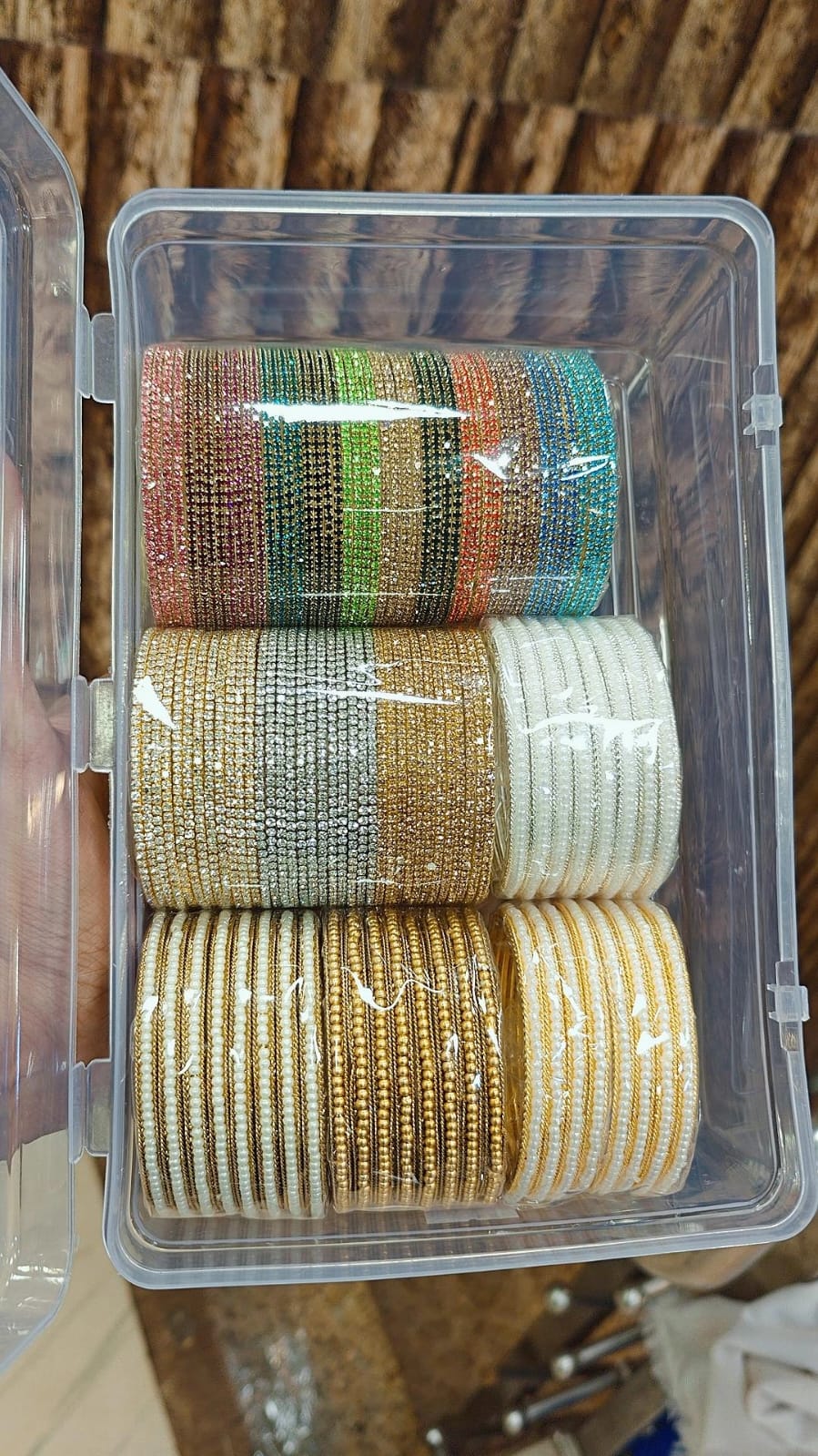 FITTING STONE COMBO BOX WITH MOTI BANGLES