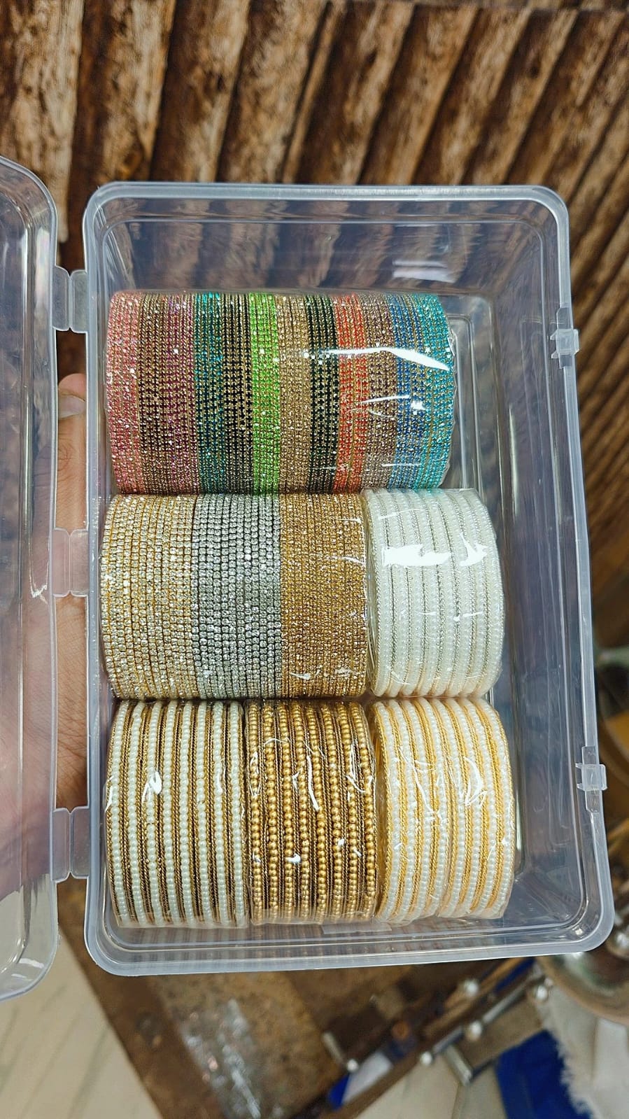 FITTING STONE COMBO BOX WITH MOTI BANGLES